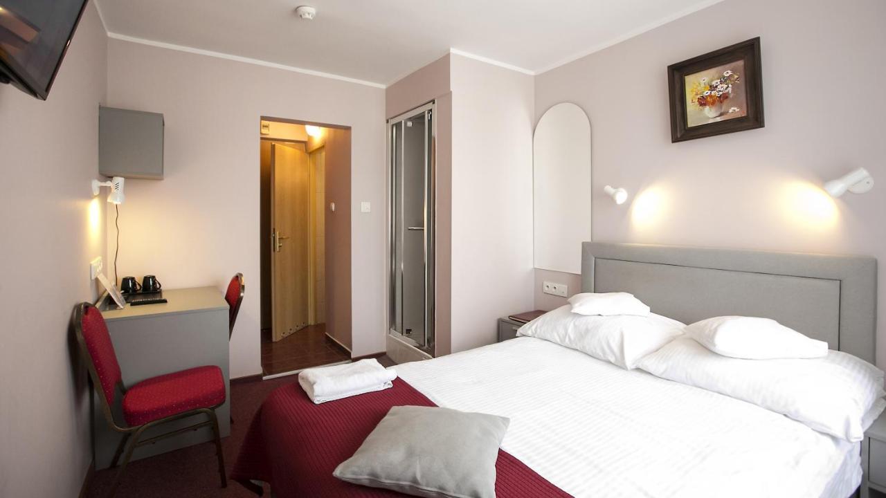 Hotel Unibus Bielsk Podlaski Eksteriør bilde