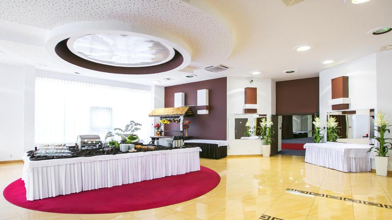 Hotel Unibus Bielsk Podlaski Eksteriør bilde