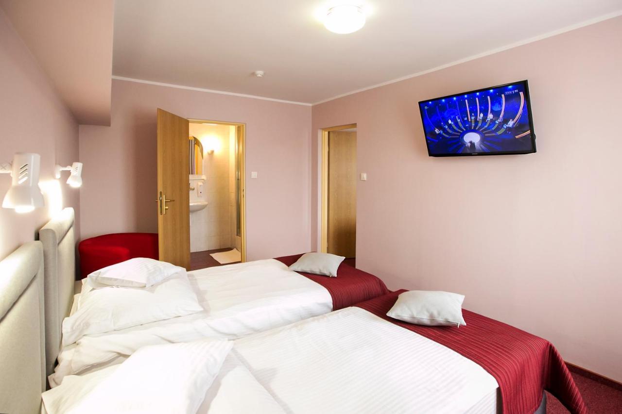 Hotel Unibus Bielsk Podlaski Eksteriør bilde